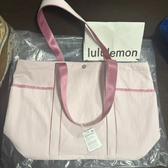 Lululemon blissful Pink Tote Bag - Picture 6 of 6